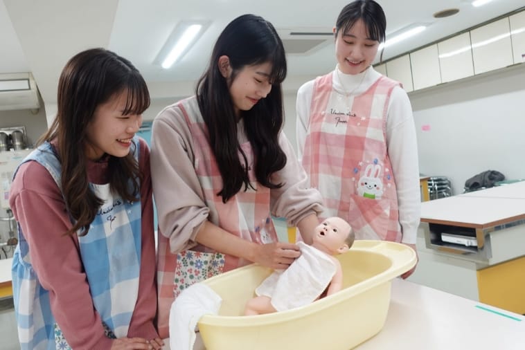 授業がある日でも保育のアルバイトが可能！卒業後は正社員へ 働きながら学ぶ