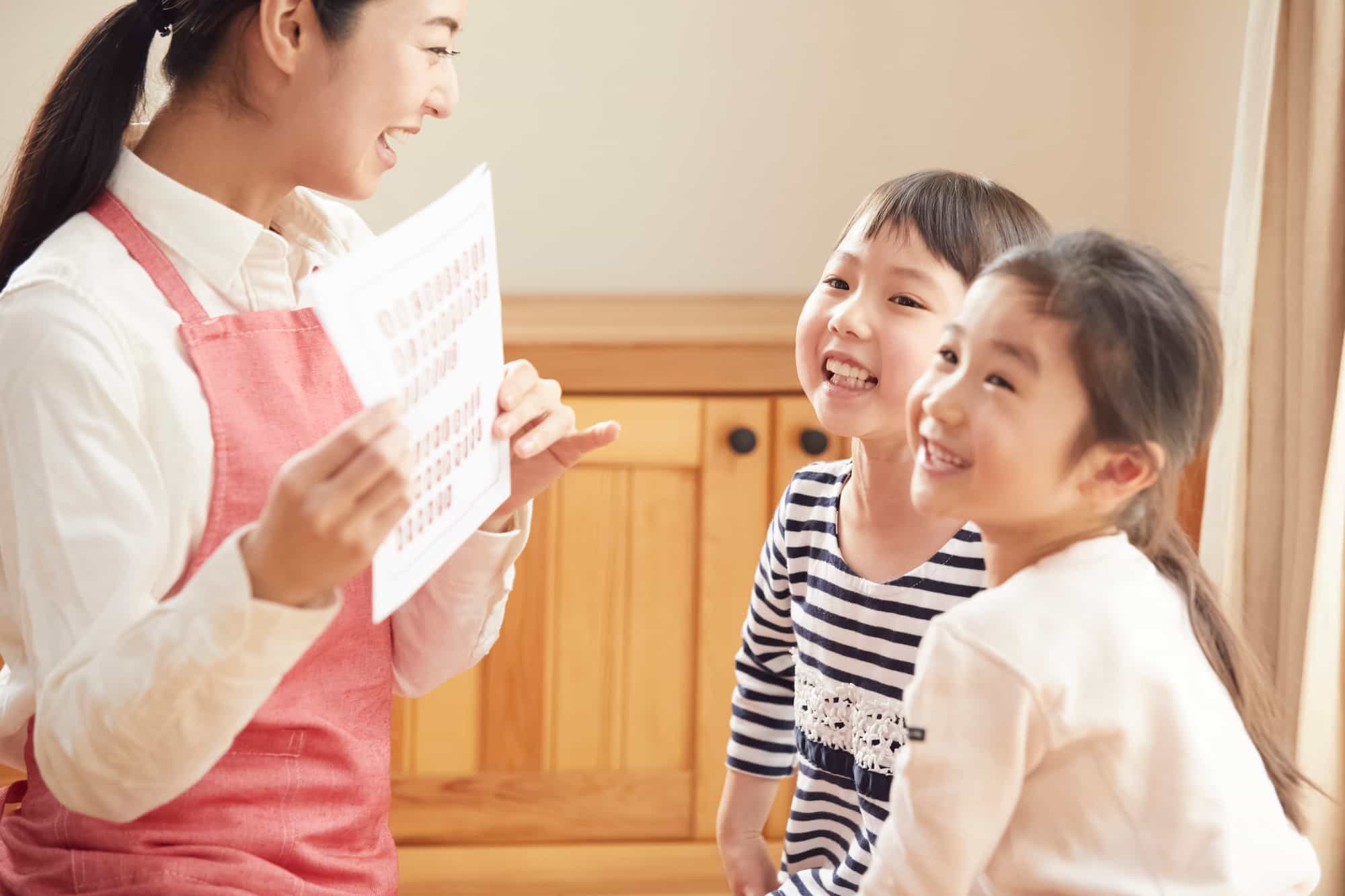 スモールステップとは？　期待できる効果や保育における実践のポイントを解説